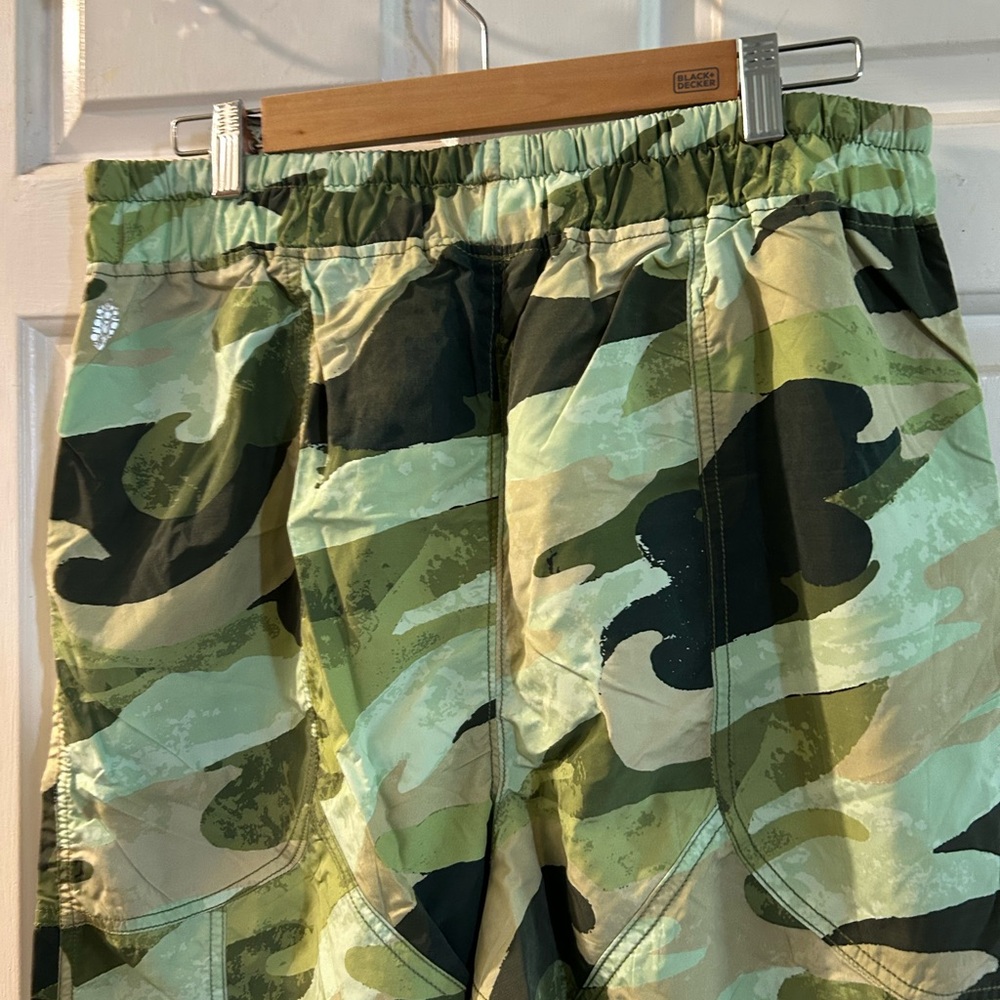 Free People Green Camo Cargo Pants - Picture 4 of 4